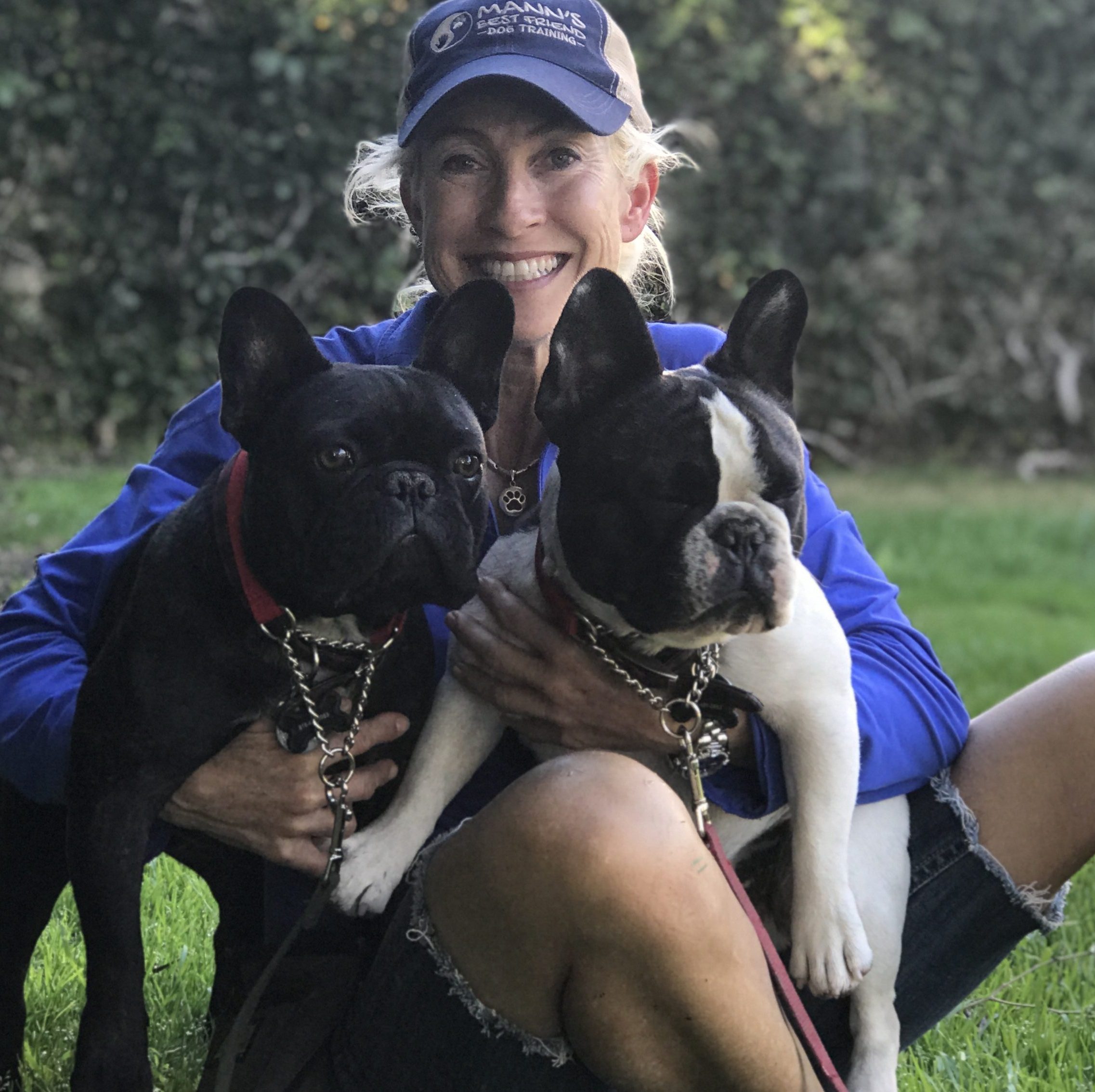Jennifer posing with 2 french bulldogs